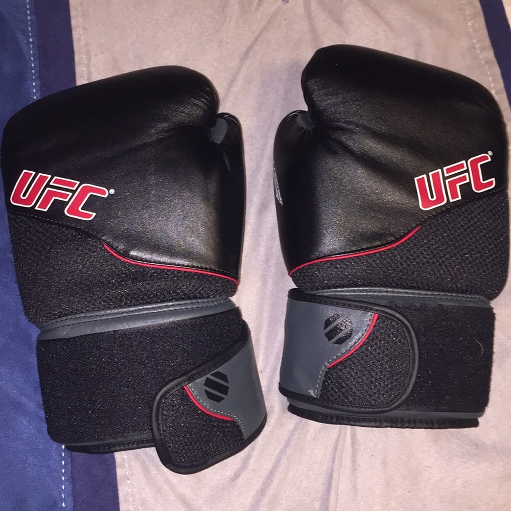 UFC Fighting Gloves